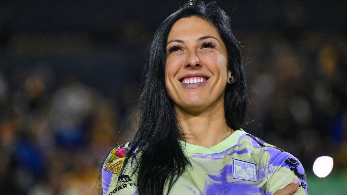 VIDEO: Jennifer Hermoso recibe espectacular recibimiento de la afición de Tigres Femenil