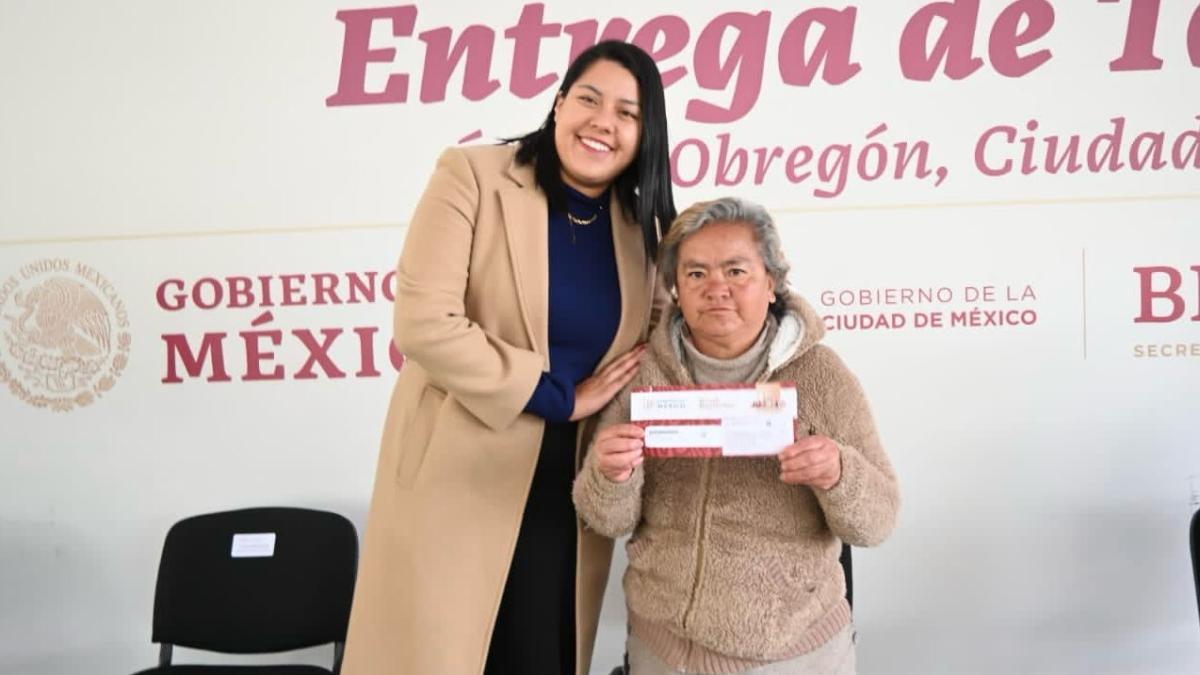 Reciben Tarjetas del Bienestar adultos mayores y personas con discapacidad en CDMX: Fany Correa