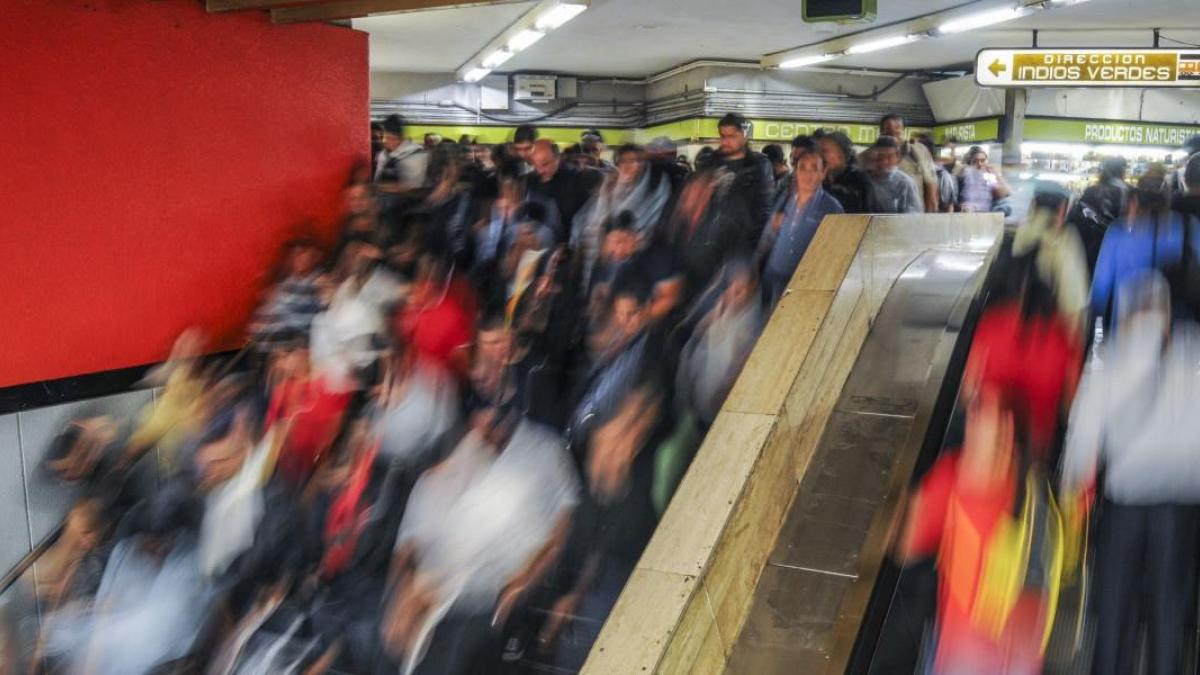 Metro CDMX: Desalojan tren en Línea 3 y reportan aglomeraciones en el sistema