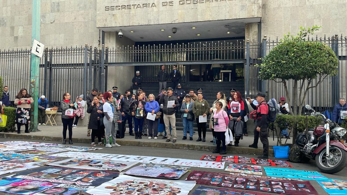 ¡Tómalo en cuenta! Protestan colectivos de búsqueda frente a Segob