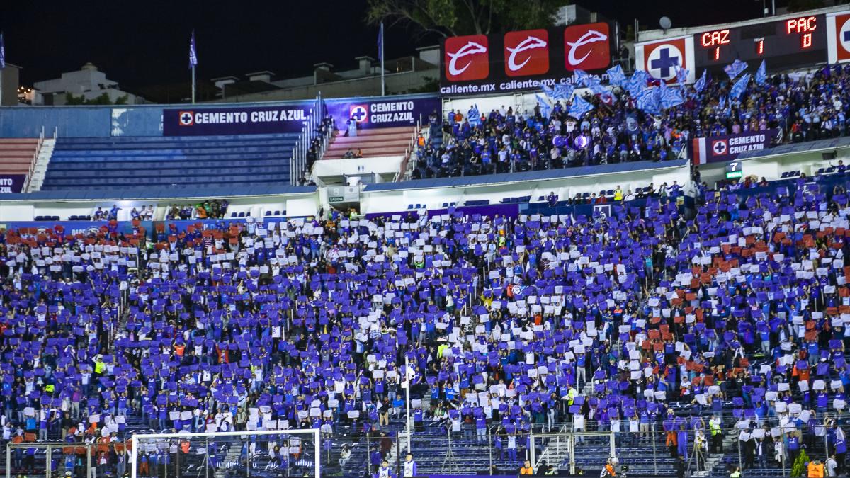 Liga MX | Cruz Azul es recibido por su afición con especial mosaico en su regreso al Estadio Azul