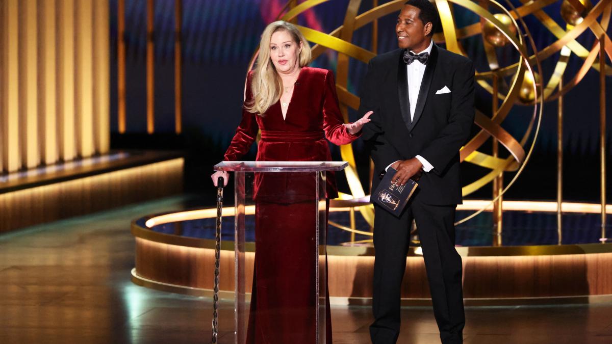 Premios Emmy 2024: Christina Applegate recibe una ovación de pie al llegar en plena lucha contra la esclerosis