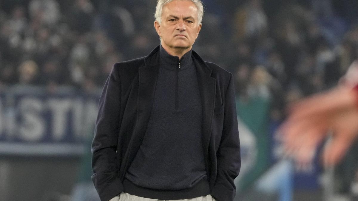 José Mourinho no seguirá en la Roma; el club italiano anuncia la salida del técnico portugués