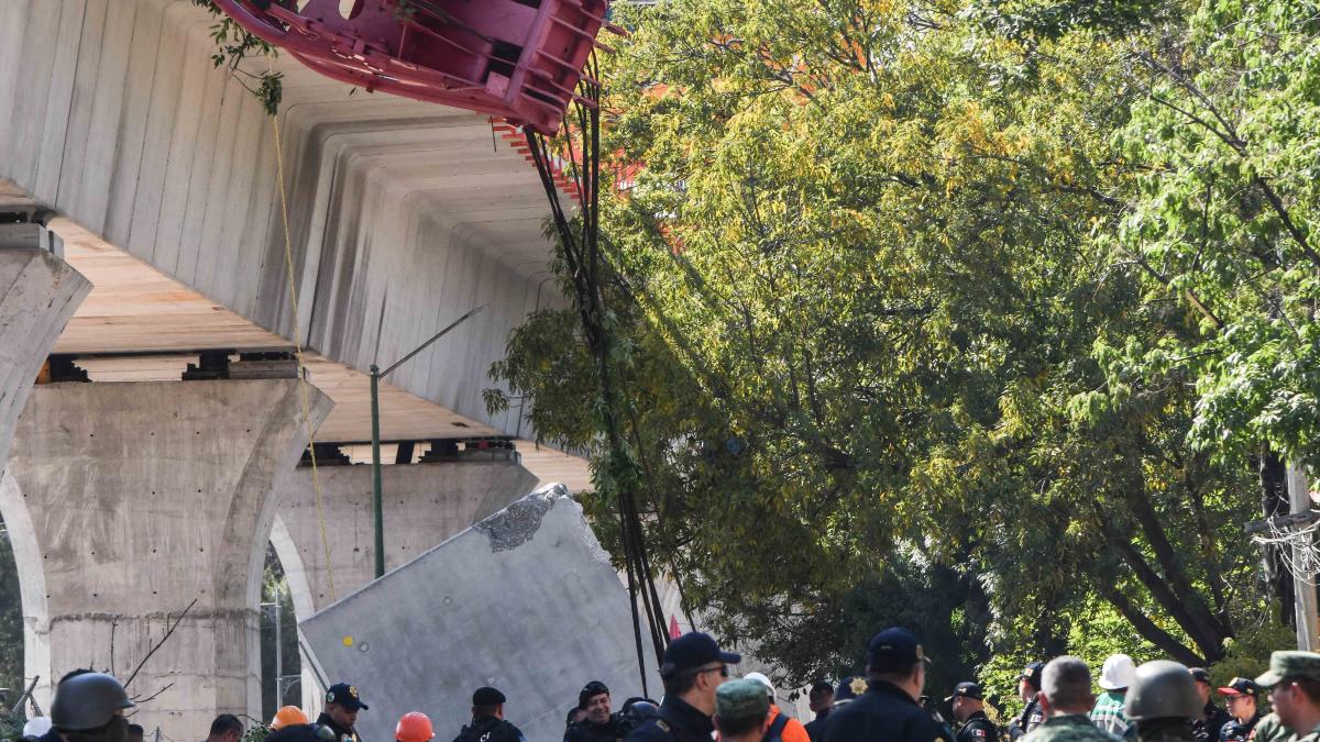 Cae dovela del Interurbano en CDMX; causa estruendo político