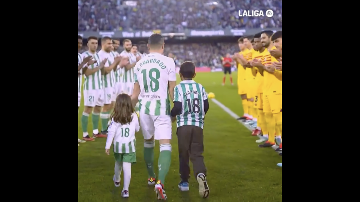 Liga MX | Andrés Guardado recibe emotivo homenaje del Betis antes de su último juego en España (Video)