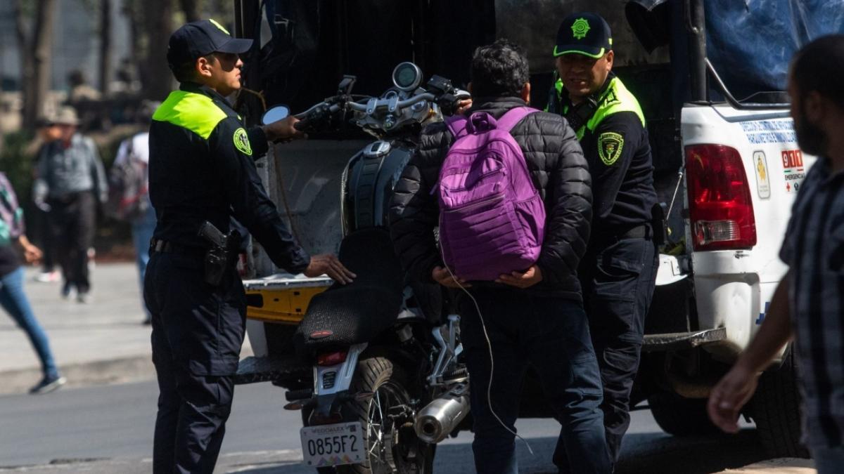 Caen 7 por agresión a policías en Iztacalco