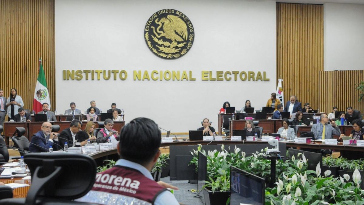 Precampañas presidenciales: cobertura fue equilibrada en medios comerciales y desequilibrada en medios públicos