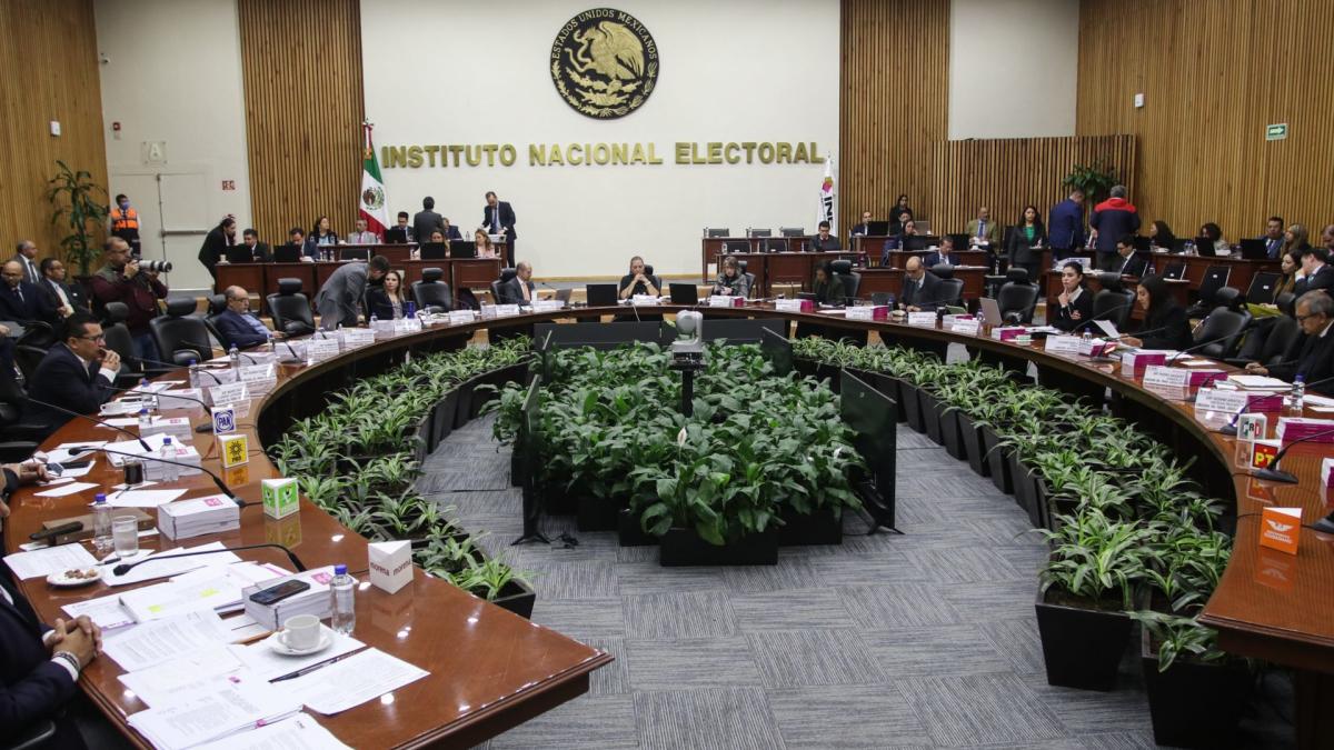 INE cancela registros de votantes en el extranjero por irregularidades en registro