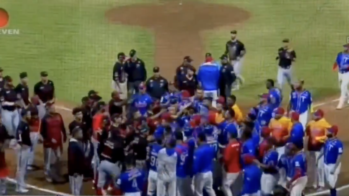 VIDEO | Terrible y brutal pelea campal en un partido de beisbol que dejó imágenes horribles