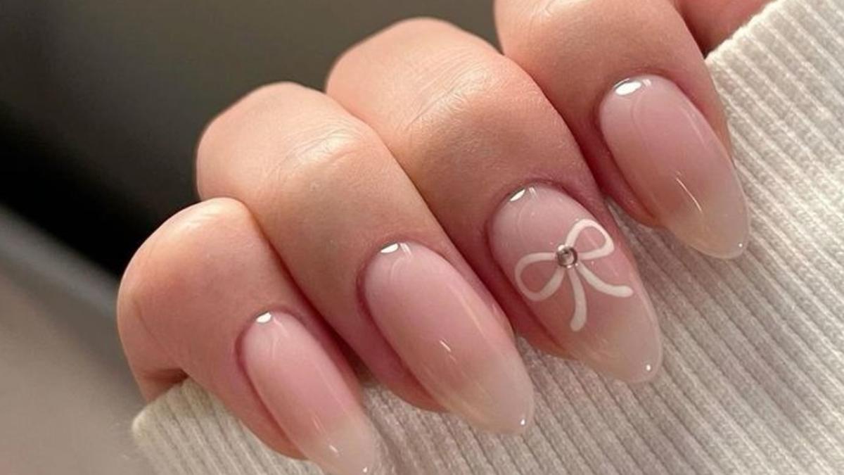 Diseños de uñas coquette ideales para este 14 de febrero