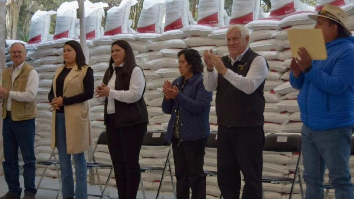 Sader y Bienestar entregan fertilizantes a agricultores de CDMX: Fany Correa