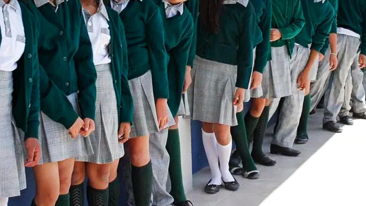 ¿Te pueden negar entrar a la escuela si no llevas uniforme completo? Esto dice la SEP