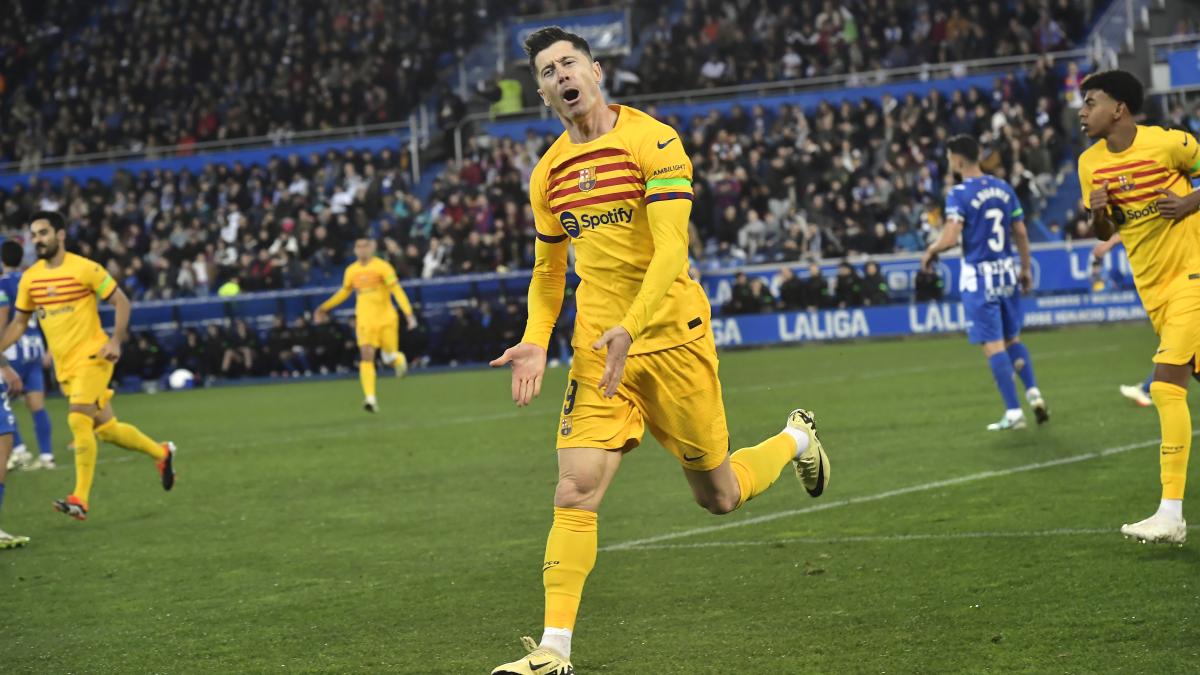 Barcelona vence al Alavés y Robert Lewandowski rompe racha de seis jornadas sin gol