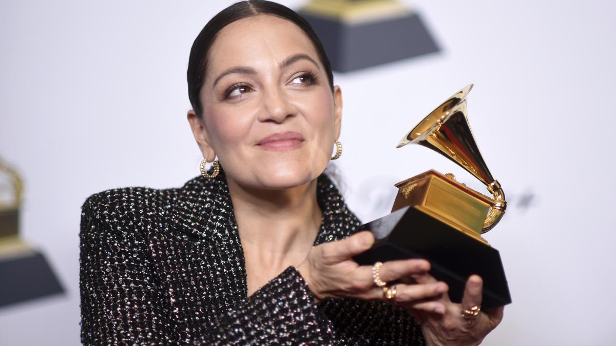 ¡Orgullo Mexicano en los Premios Grammy 2024! Natalia Laforucade gana Mejor Álbum Alternativo Latino