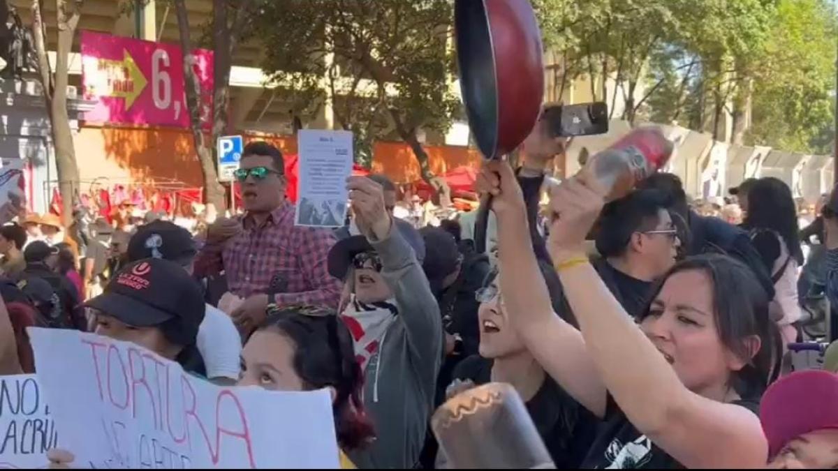 Antitaurinos se topan con muralla en la Plaza México