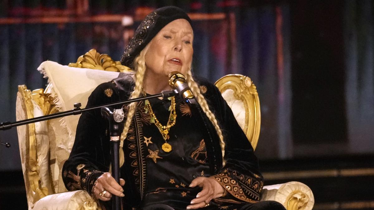 Joni Mitchell conmueve hasta las lágrimas al público durante su emotiva presentación en los Premios Grammy 2024