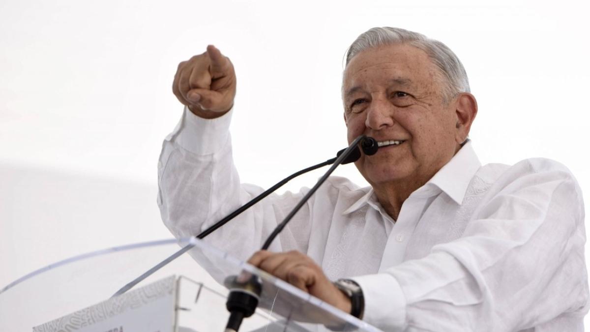 ¿Cuáles son las iniciativas de reforma presentadas por AMLO este 5 de febrero?