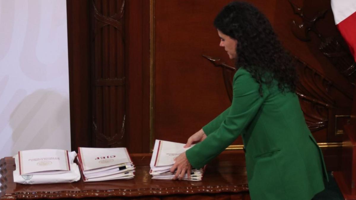 Luisa María Alcalde entrega las 20 reformas de AMLO a la Cámara de Diputados