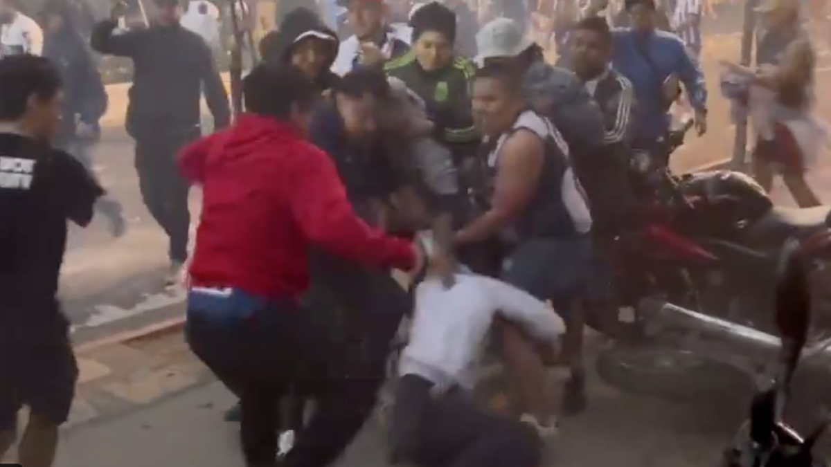 Concachampions | Aficionados de Monterrey y Comunicaciones se agarran a golpes afuera del estadio (Video)