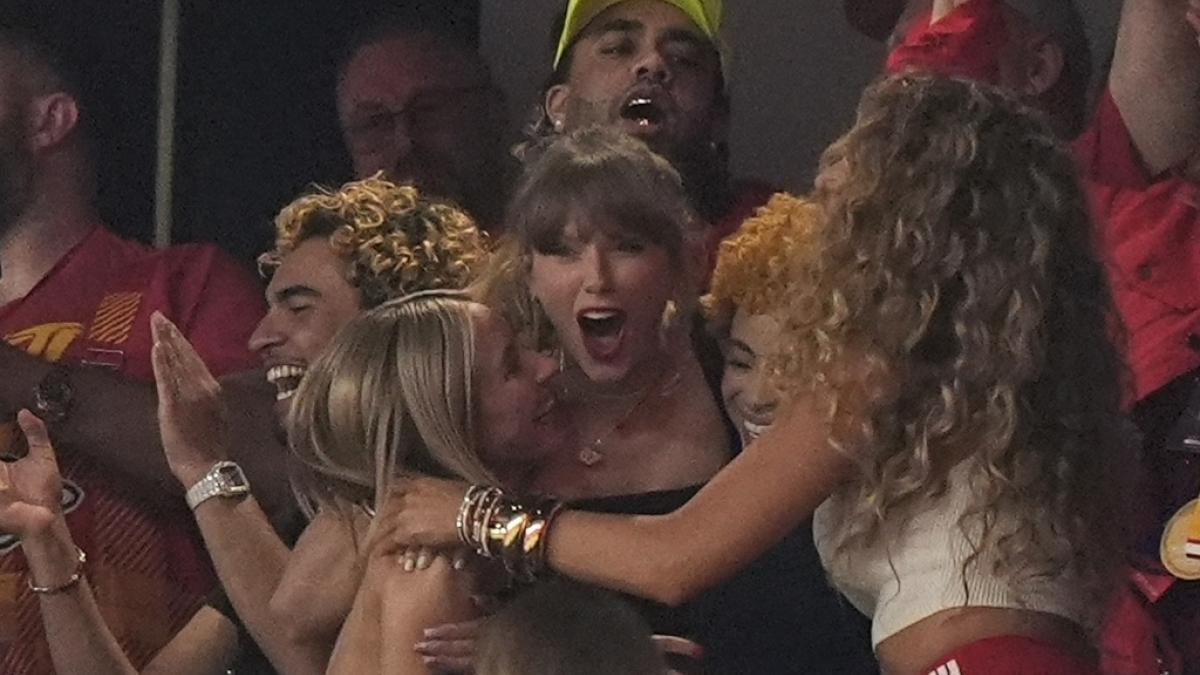 Taylor Swift gana el Super Bowl; así celebró el triunfo de su novio y los Kansas City | VIDEO