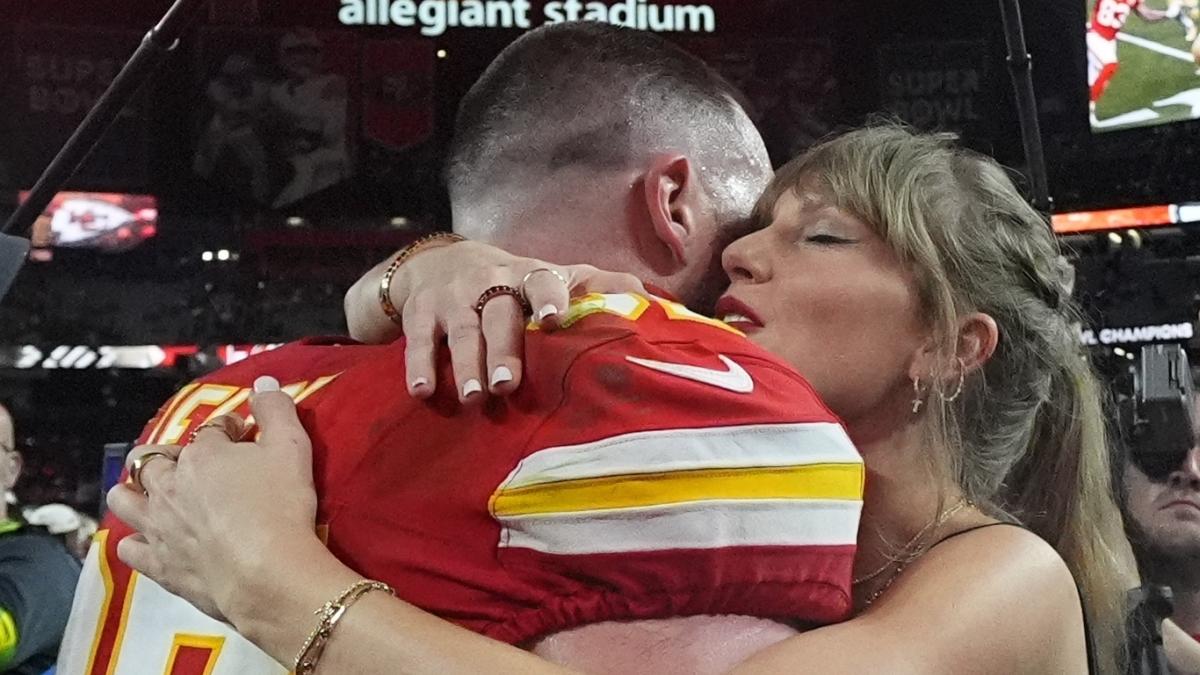 Taylor Swift roba cámaras y baja a celebrar el triunfo de su novio Travis Kelce