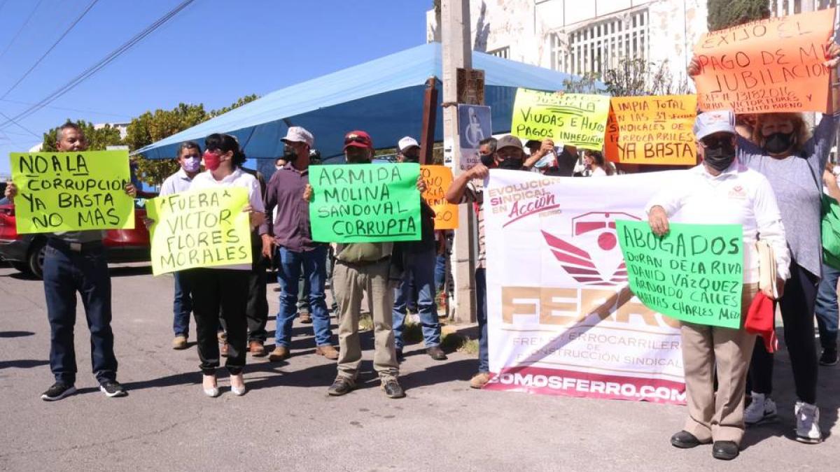 Ferrocarrileros protestan tras no recibir respuesta del Gobierno