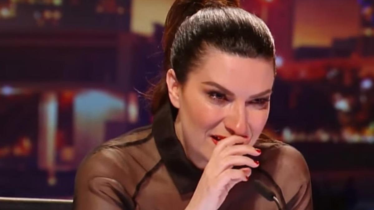 Se desata balacera a medio concierto de Laura Pausini ¿ataque directo?