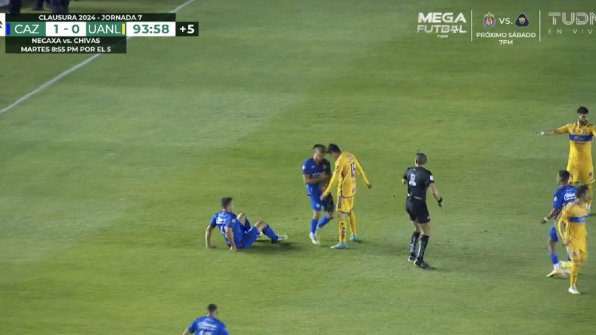 Liga MX | Cruz Azul vs Tigres; Así fue el cabezazo de Eduardo Tercero a Carlos Rodríguez (VIDEO)