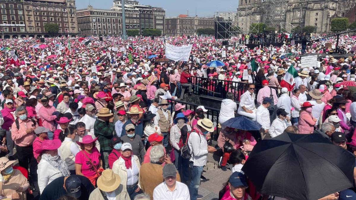 Exigen desde el Zócalo que AMLO saque las manos de elecciones