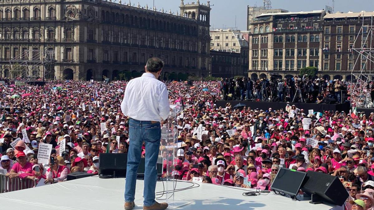 Lorenzo Córdova pide seguir luchando por la democracia ante riesgo de reinstauración autoritaria