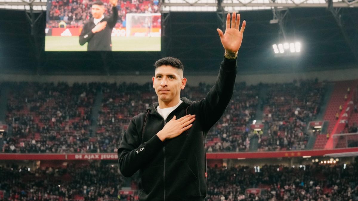 Edson Álvarez, conmovido hasta las lágrimas, tras un merecido homenaje del Ajax (VIDEO)