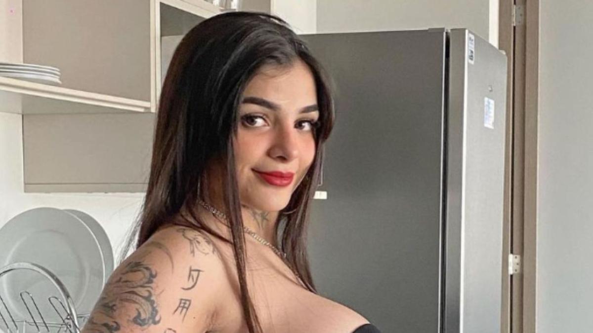 Filtran video íntimo de Karely Ruíz con un fanático que se tatuó a la modelo