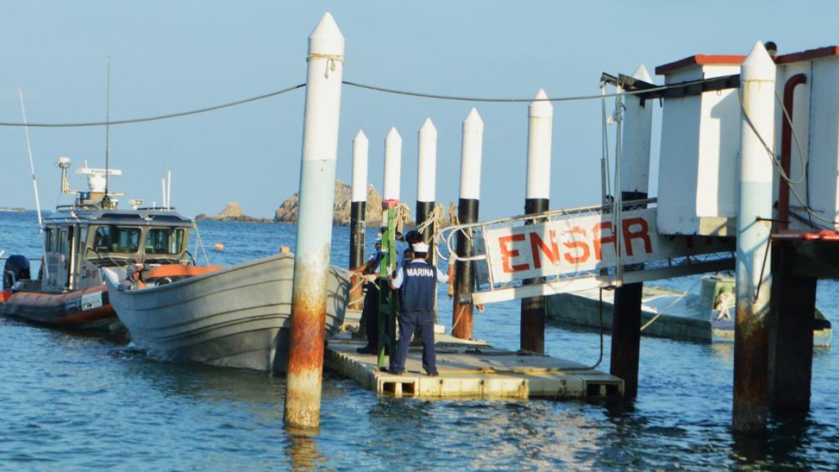 Marina asegura más de 600 kilos de cocaína y combustible a embarcación en Oaxaca