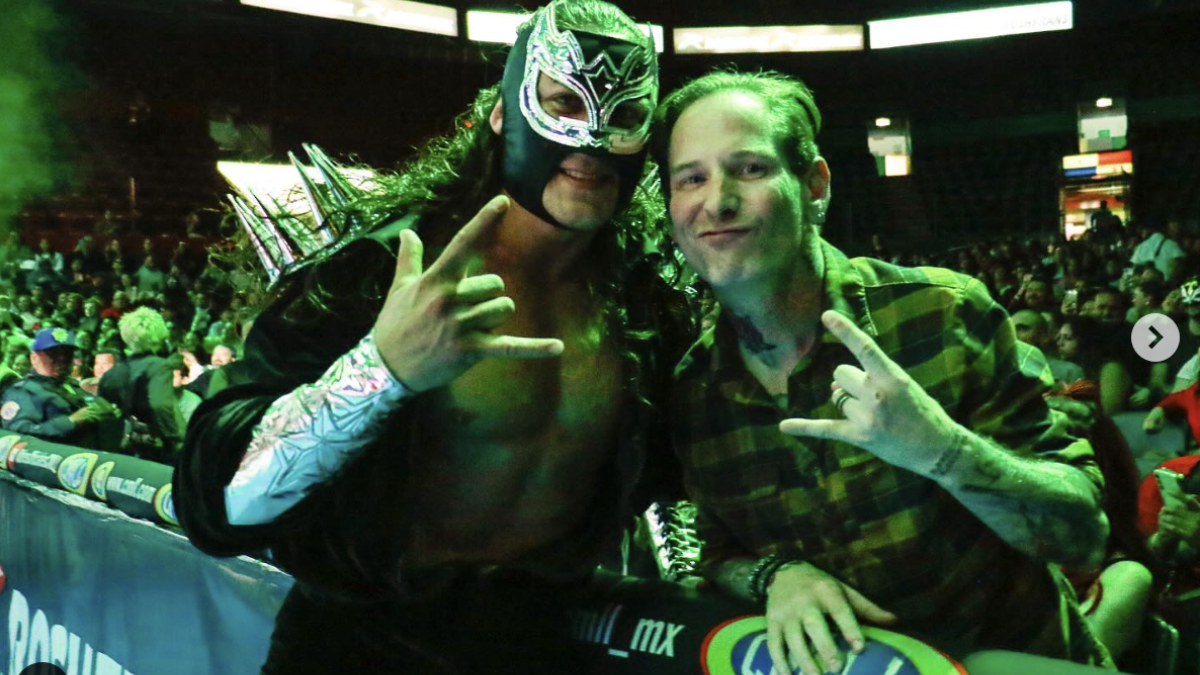 CMLL recibe a Corey Taylor, vocalista de Slipknot, en la Arena México (FOTOS)