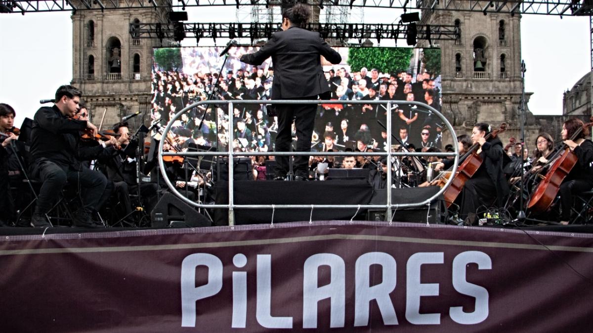 Se presenta Orquesta Monumental Pilares en el Zócalo