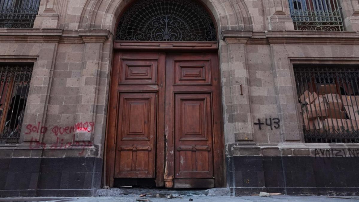 “Daños a puerta de Palacio Nacional se calculan en 700 mil pesos”: INAH