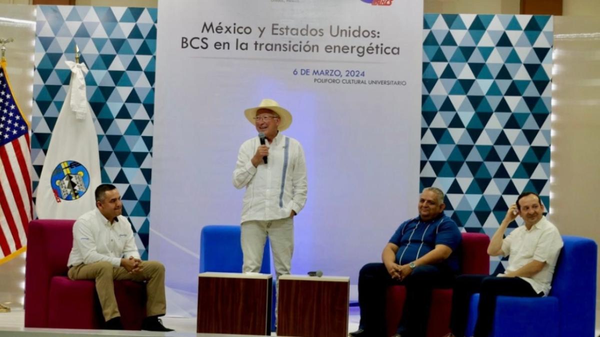 “México podría ser la batería de energías limpias de Norteamérica”: Ken Salazar