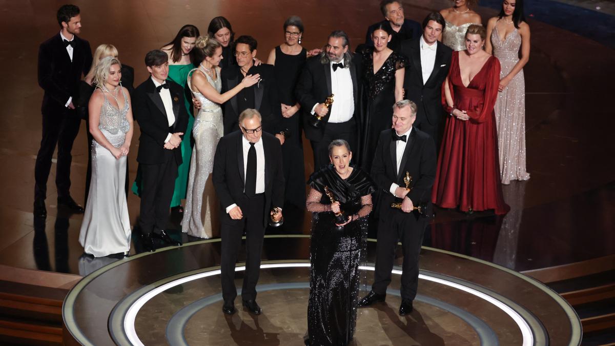 Oppenheimer cumple con los pronósticos y triunfa en los Oscar