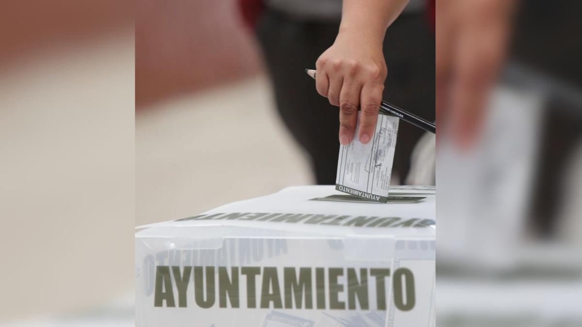 Morena propone ampliar periodo de gobierno en municipios al doble para anular reelección