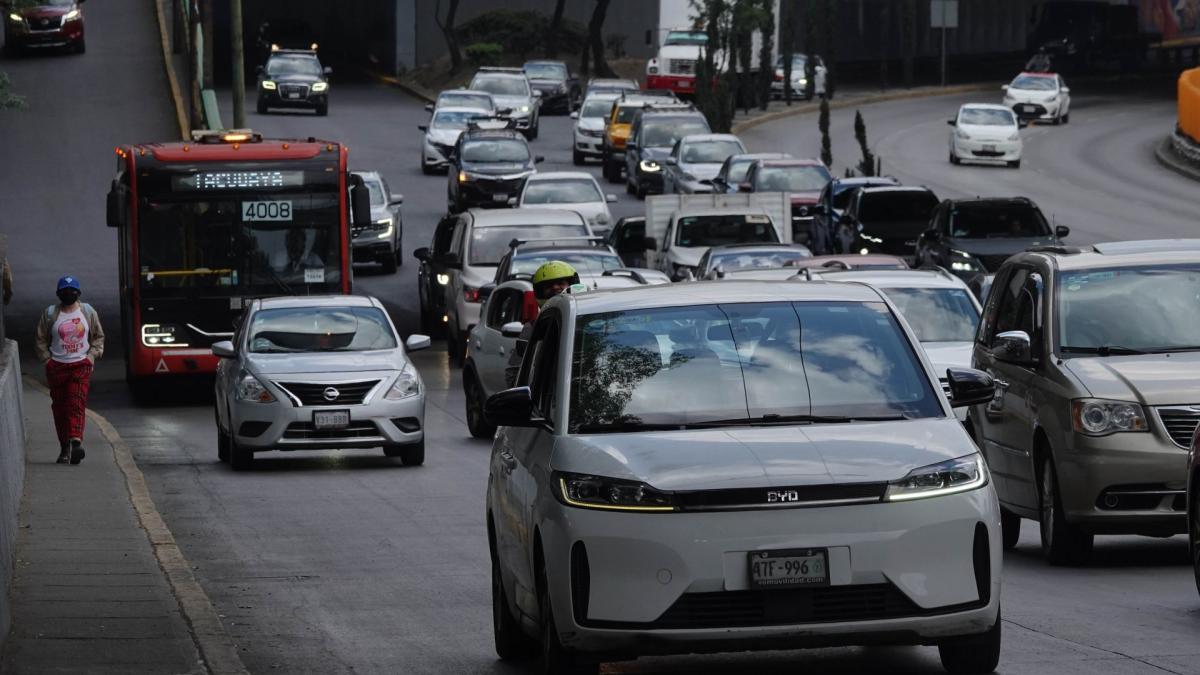 Gobierno de México regulariza más de 2.1 millones de autos chocolate en dos años