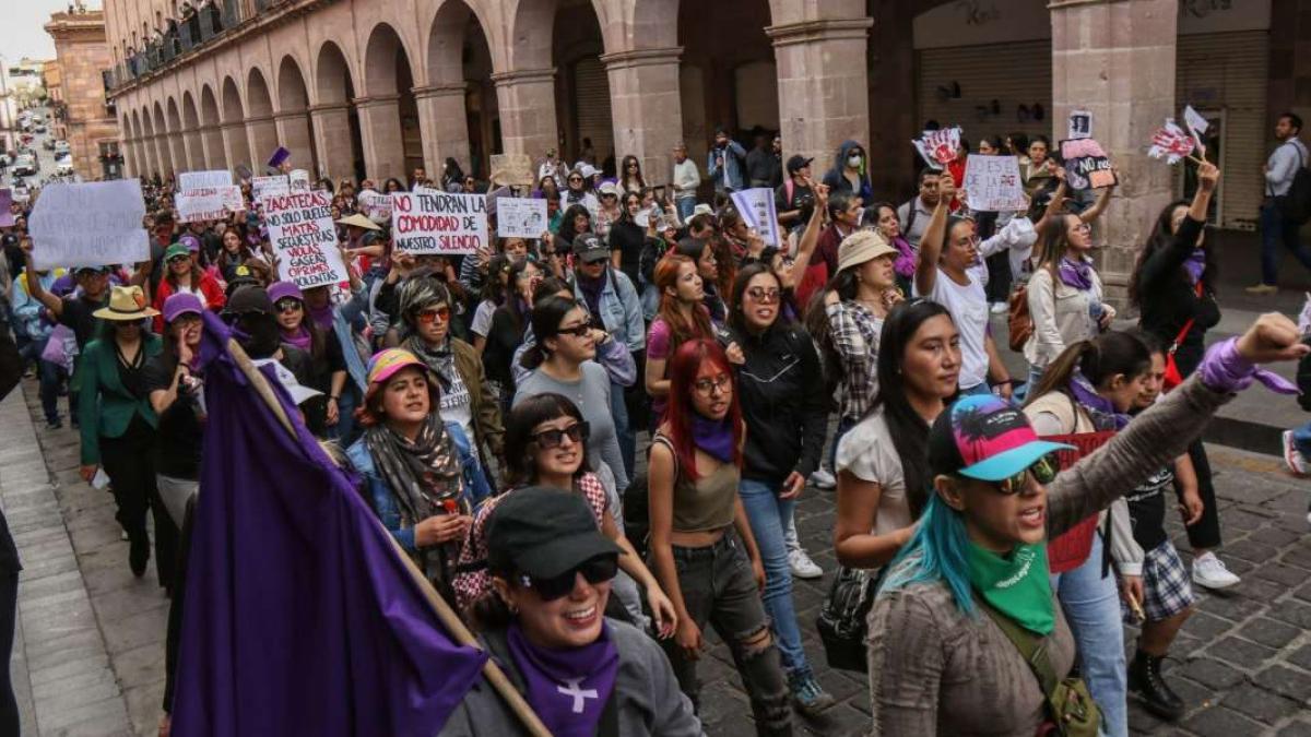 Mujeres en Zacatecas marchan para exigir renuncia de funcionarios por represión del 8M