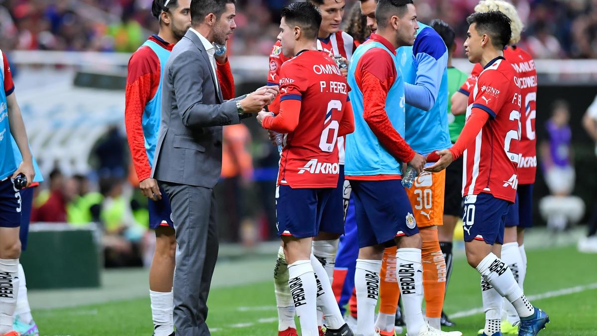 Fernando Gago busca ser el primer DT de Chivas con dos clásicos ganados en 4 años