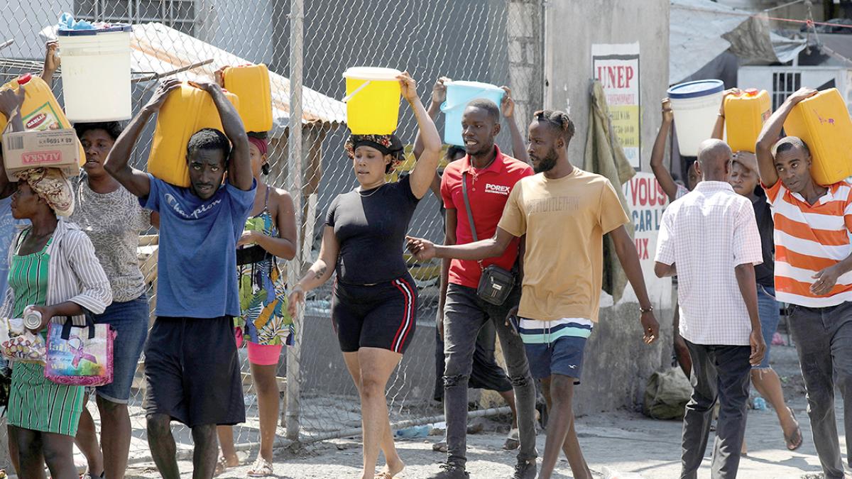 Prevén tercera ola de migrantes a México por crisis que hunde a Haití