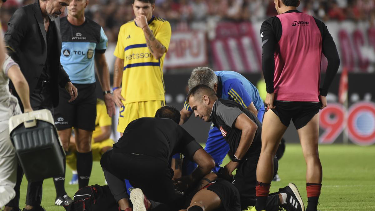 Futbolista se desploma y convulsiona en pleno partido y las imágenes son muy fuertes (VIDEO)