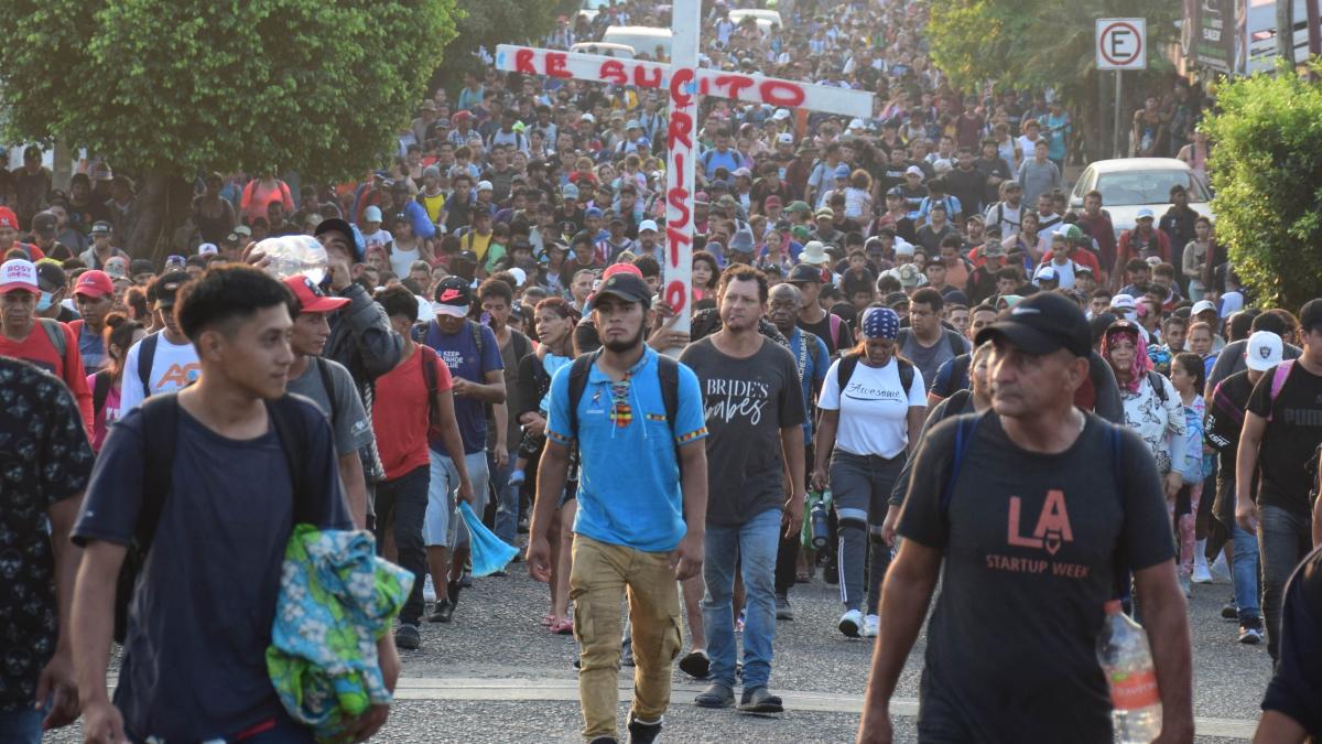 Avanza caravana migrante a Tonalá, Chiapas