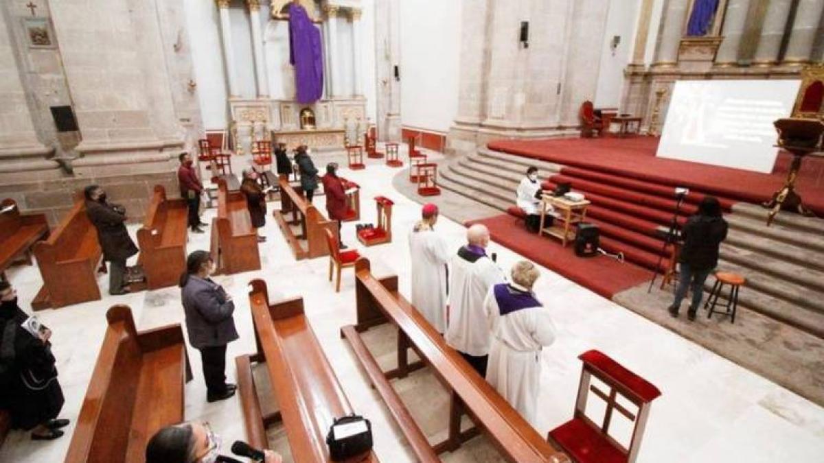 ¿Por qué se cubren con tela morada las imágenes de las iglesias en Semana Santa?