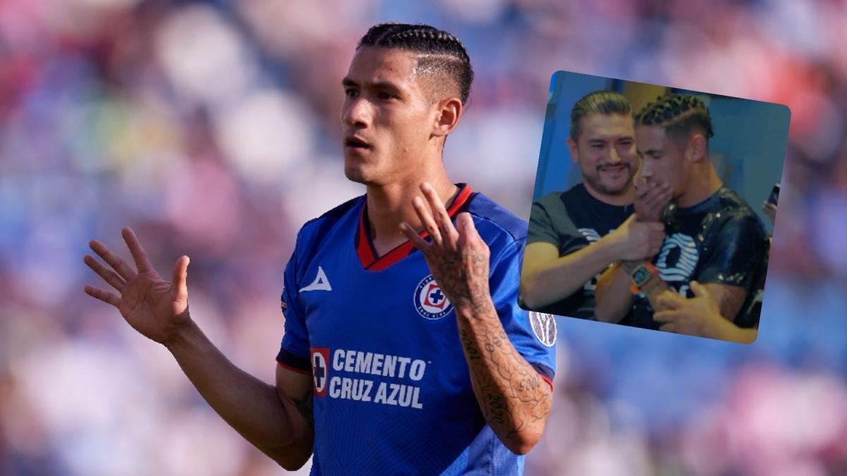 Uriel Antuna quiere evangelizar a todos los futbolistas y se bautiza como cristiano (VIDEO)