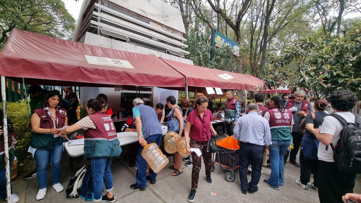 Aprovechan tiendas el agua tóxica para elevar precios de garrafones