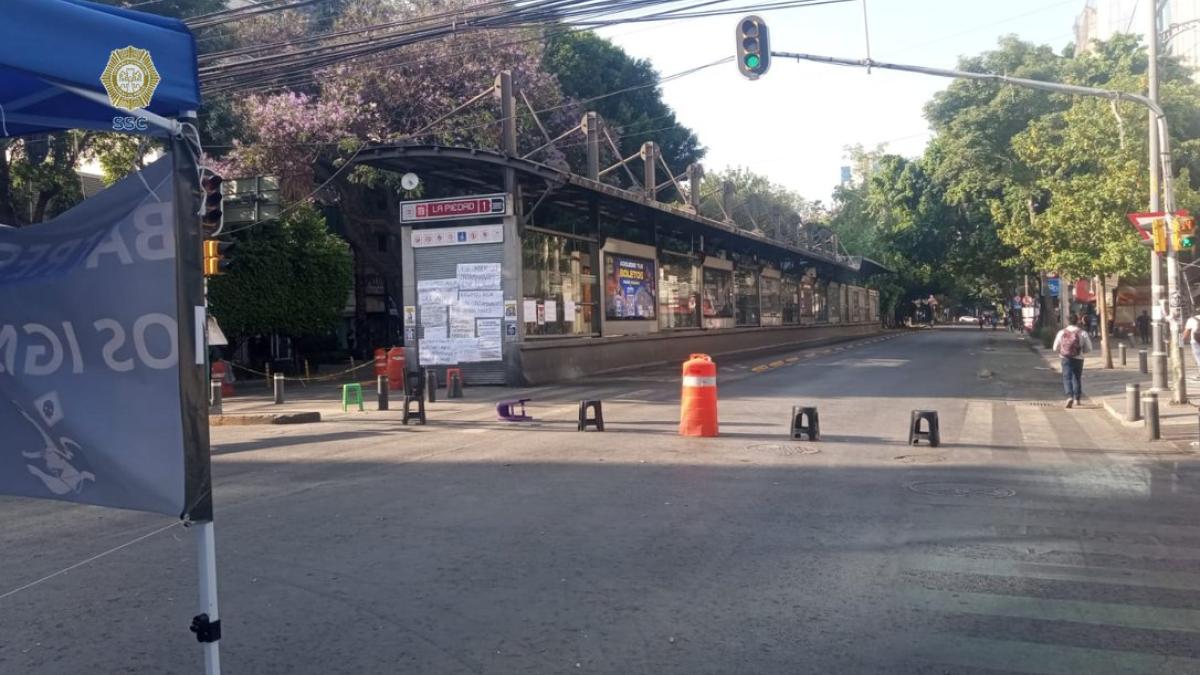 Por quinto día, sigue bloqueo en Insurgentes por agua contaminada en BJ