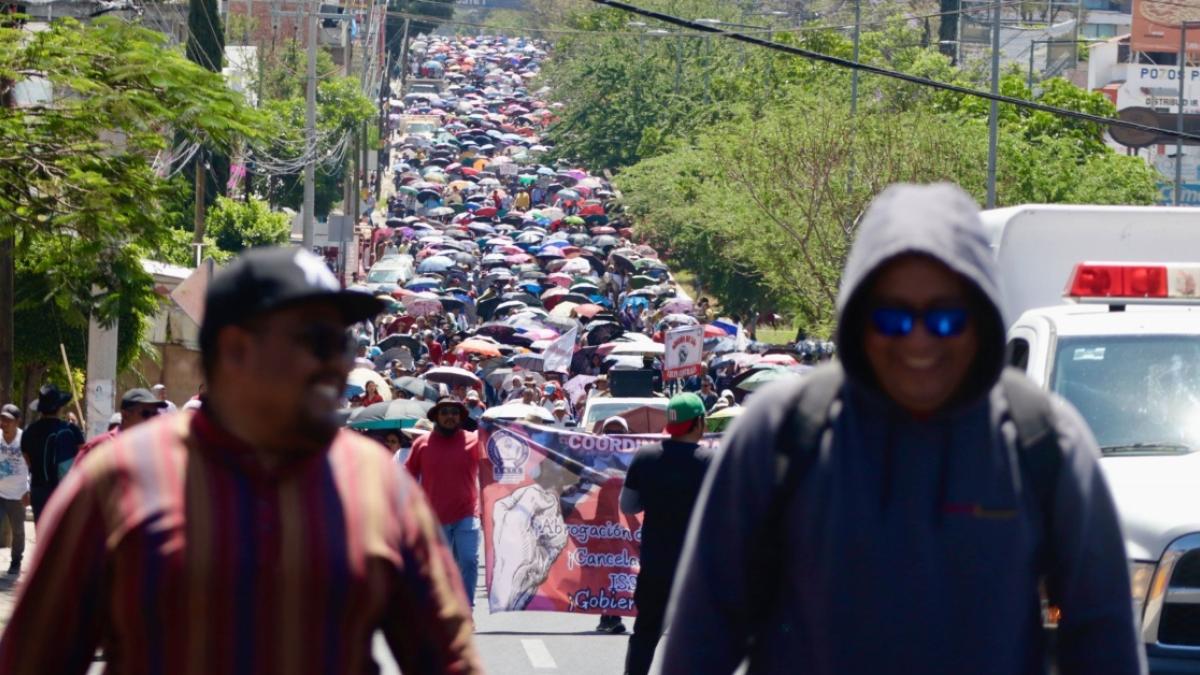 Maestros de la CNTE anuncian paro nacional, tras reunión con AMLO; no hubo respuestas a demandas, señalan